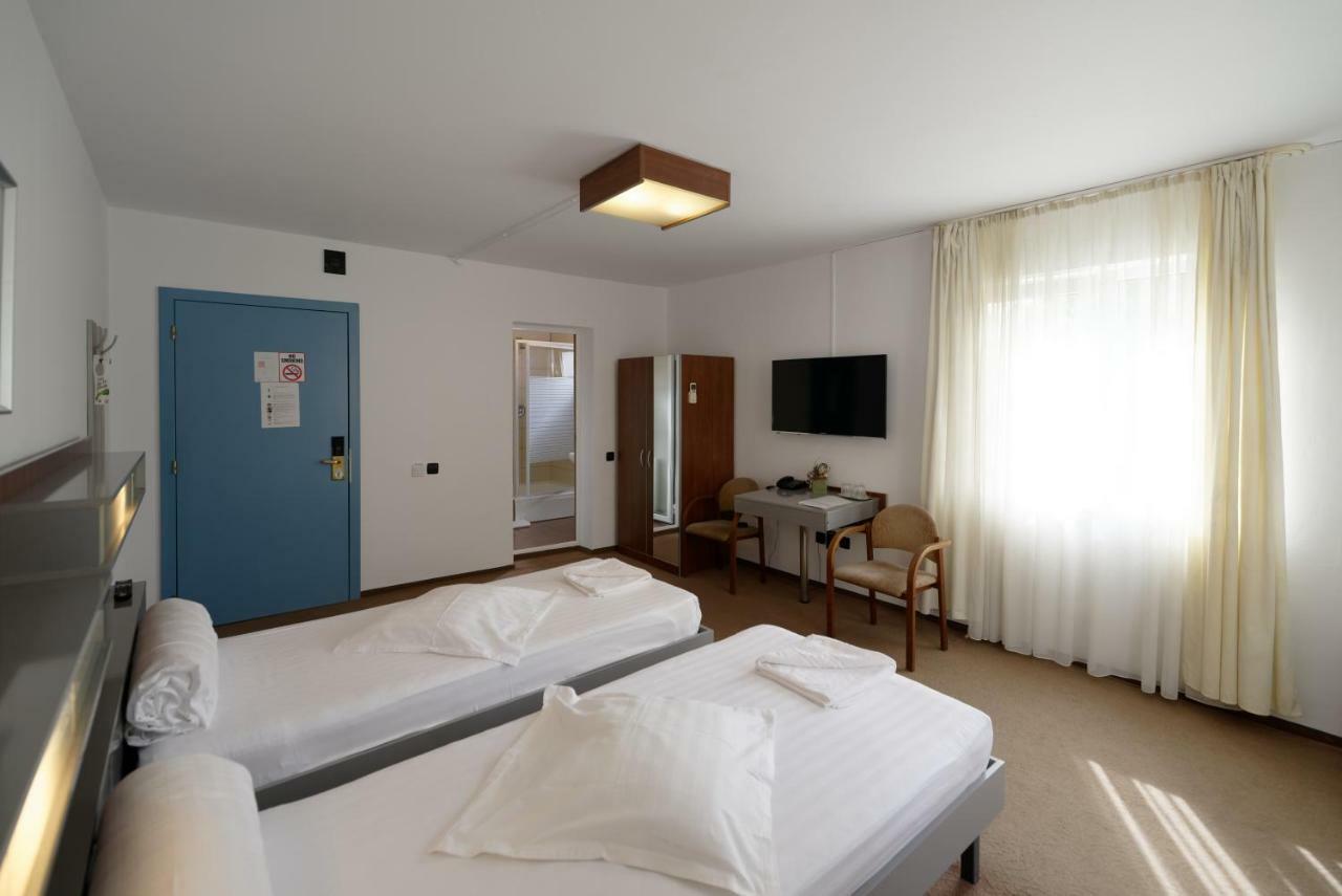 Vila Rosa Hotel Cluj-Napoca Luaran gambar