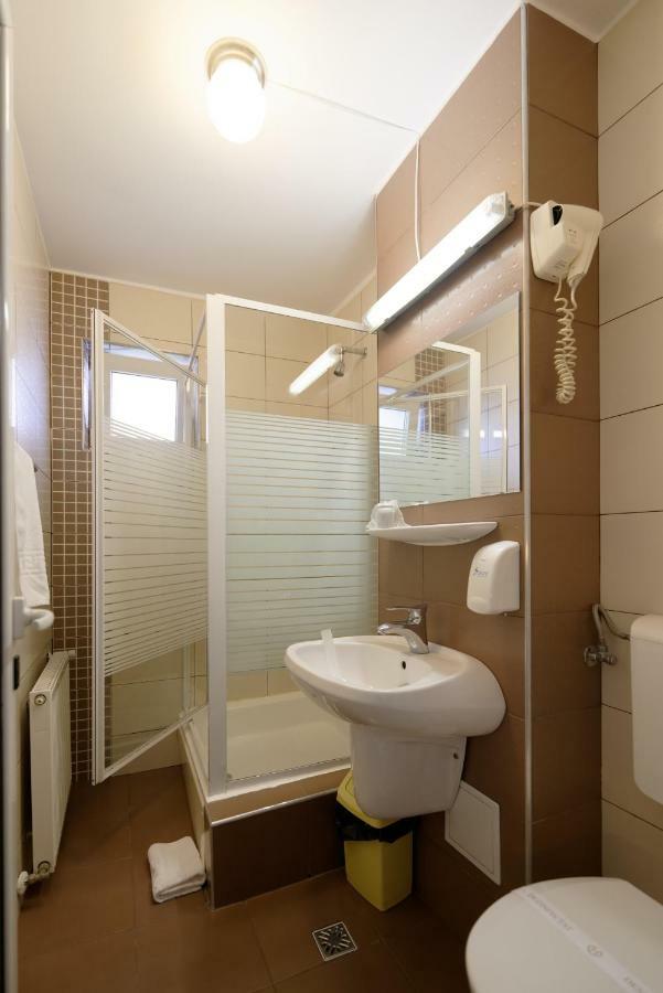 Vila Rosa Hotel Cluj-Napoca Luaran gambar