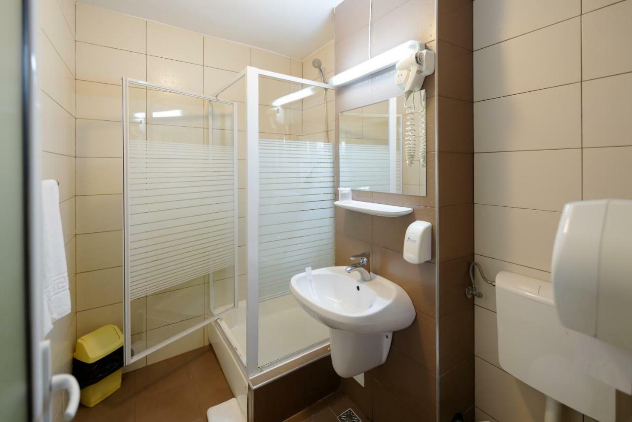 Vila Rosa Hotel Cluj-Napoca Luaran gambar