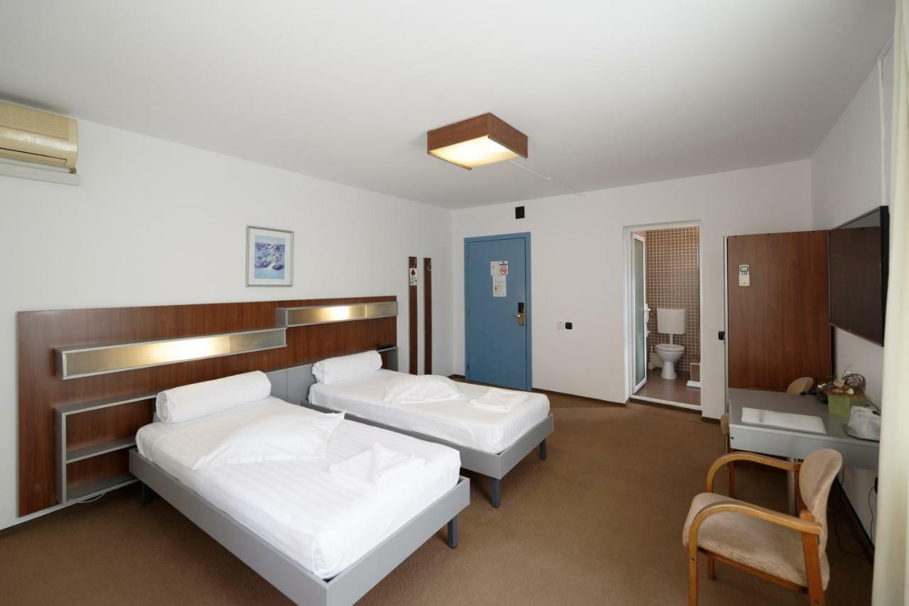 Vila Rosa Hotel Cluj-Napoca Luaran gambar